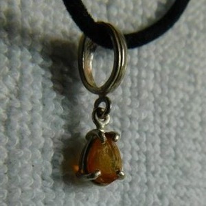 lot 5048 image: Ethiopian Opal Pendent