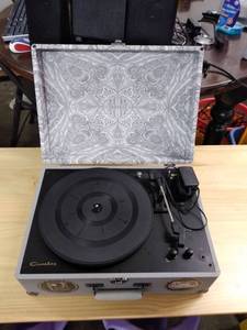 lot 1592 image: crosley record player