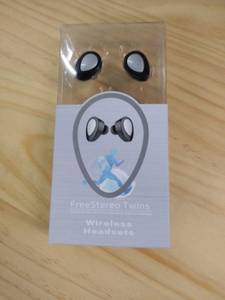 lot 1618 image: freestero twins wire headset