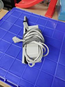 lot 1628 image: wii cord and bar