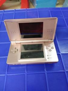 lot 1646 image: Nintendo DS lite game system rose pink no cord