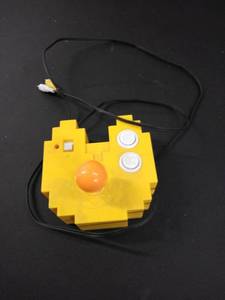 lot 1678 image: yellow controller