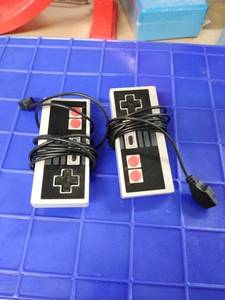 lot 1690 image: remotes 2 pc