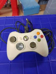 lot 1716 image: Xbox controller white with cord