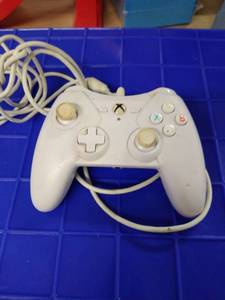 lot 1730 image: xbox controller white with cord