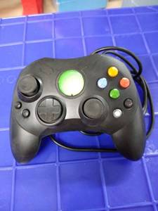 lot 1734 image: Xbox controller black with cord