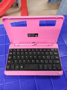lot 1760 image: rca keyboard no cord pink