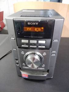 lot 1765 image: Sony mp3 player with cord