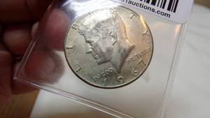 lot 7133 image: 2 - 40% SILVER KENNEDY HALF DOLLARS - 1965, 1967