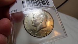 lot 7136 image: 2 - 40% SILVER KENNEDY HALF DOLLARS - 1968, 1967