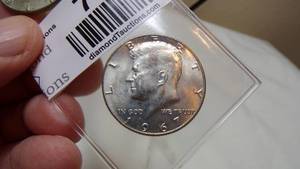 lot 7138 image: 2 - 40% SILVER KENNEDY HALF DOLLARS - 1967, 1969