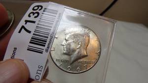 lot 7139 image: 2 - 40% SILVER KENNEDY HALF DOLLARS - 1967 x 2