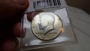 lot 7140 image: 2 - 40% SILVER KENNEDY HALF DOLLARS - 1968 x 2