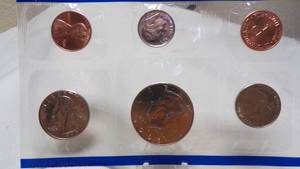 lot 7218 image: 1995 MINT COIN SET