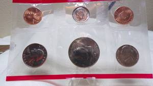 lot 7219 image: 1985 MINT COIN SET