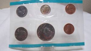 lot 7221 image: 1972 MINT COIN SET