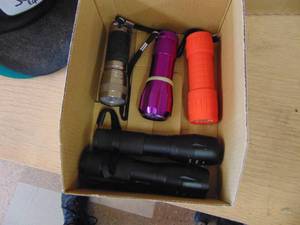 lot 1204 image: 5 - AA and AAA Flashlights