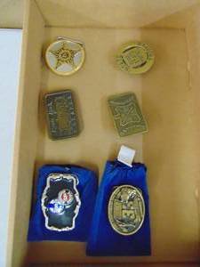 lot 1213 image: 6 Assorted Belt Buckles