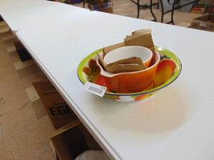 lot 1223 image: 2 Pyrex Mixing bowls and an Enamel Bowl