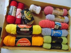lot 1255 image: 12 Skeins assorted yarn