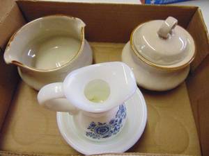 lot 1262 image: Assorted Kitchenware -