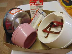 lot 1264 image: Dog food Bowls and Pet supplies