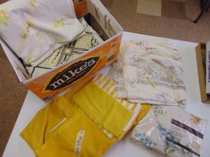 lot 1266 image: Full Fitted Sheet Set