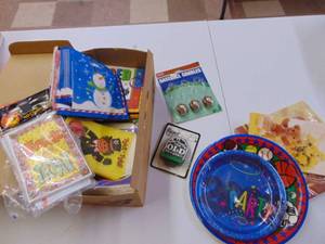 lot 1268 image: Craft - party Supplies