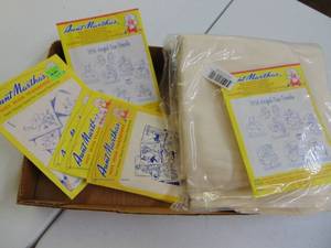 lot 1274 image: New Vintage Tea Towles with Transfers -