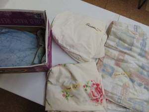 lot 1280 image: Queen Flat Sheet set
