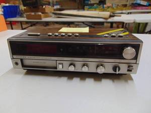 lot 1283 image: Lloyds Clock Radio