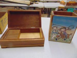 lot 1285 image: Music Box and Dcor