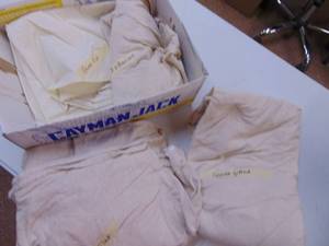lot 1294 image: Flannel Sheet set -Queen and massage Pillow