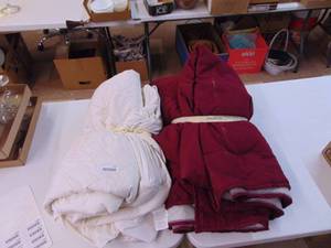 lot 1317 image: Mattress pad and Comforter -Full Size
