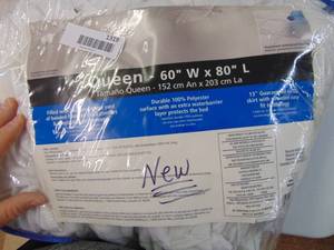 lot 1319 image: Queen quilted Matrress cover - NIP
