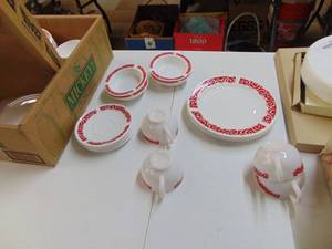 lot 1325 image: Red and White Luncheon Set - 3 large Plates  4 of remainder
