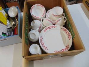 lot 1326 image: Red and White Dinner Set - umarked Pattern