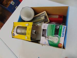lot 1327 image: Miscellaneous New Light Bulbs