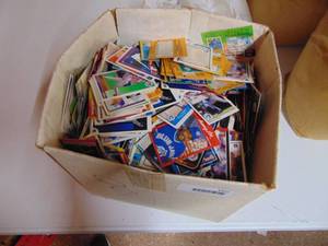 lot 1352 image: Box of Toronto Blue Jays 80s - 90s Baseball Cards