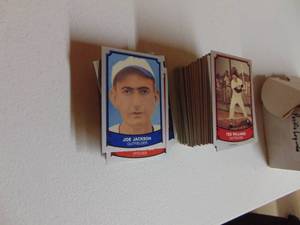 lot 1353 image: 1988-89 Pacific Legends Baseball Cards