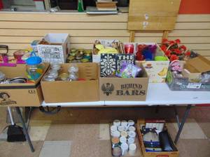 lot 1357 image: Contents of Tabletop