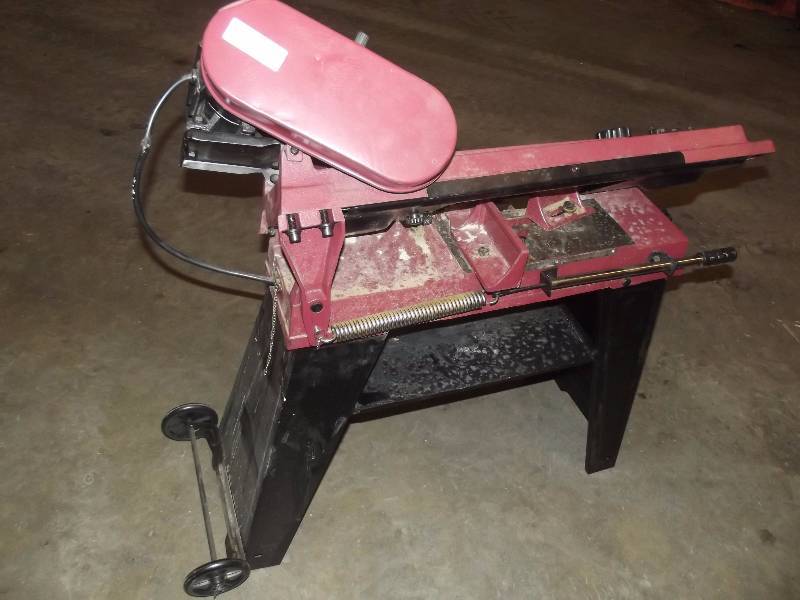 lot 2053 image: Metal Bandsaw