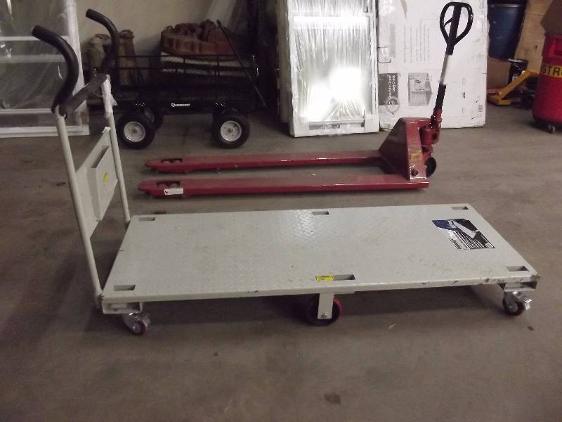 lot 2060 image: Roughneck 2000-lb Capacity Flatbed Cart