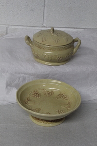 lot 9548 image: Pedestal Plate and Casserole Dish