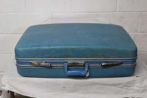 lot 9564 image: Vintage Suitcase