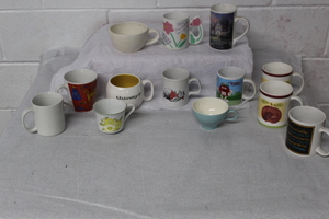 lot 9574 image: Cups
