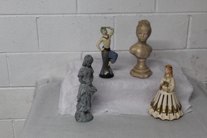 lot 9579 image: Figurines