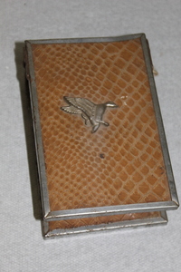 lot 9582 image: Antique Shaving Wallet