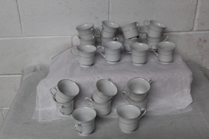lot 9587 image: China Cups