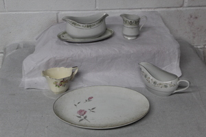 lot 9590 image: Dishes